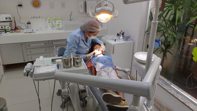 Gorączka po ekstrakcji zęba – objawy i leczenie